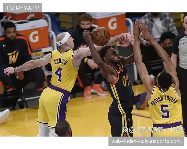 湖人防守轮转效率低下 外线补位不及时导致禁区压力增大